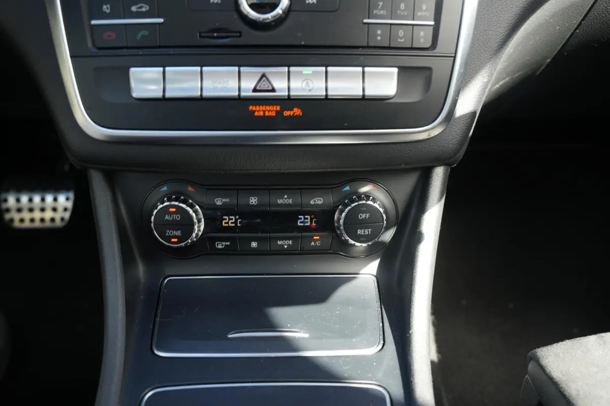 200 Premium Plus AMG Panoramadak Carplay Leer/Alcantara Cruise Clima