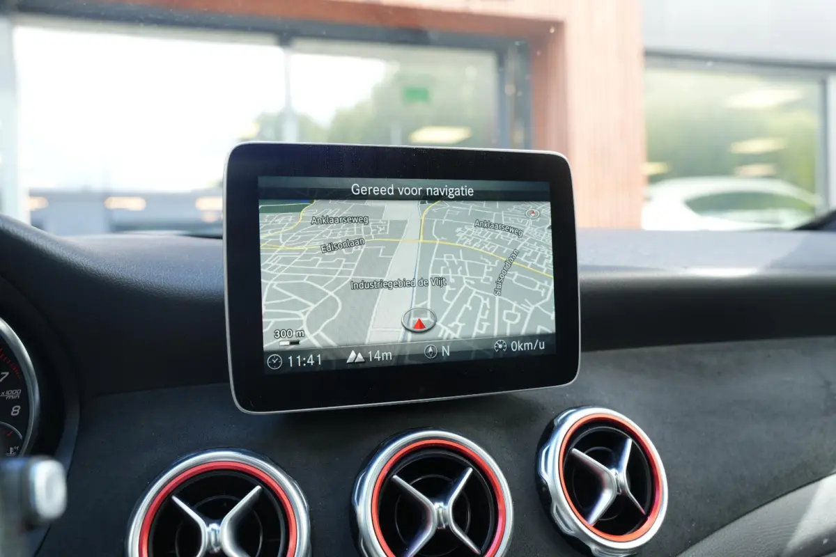 200 Premium Plus AMG Panoramadak Carplay Leer/Alcantara Cruise Clima