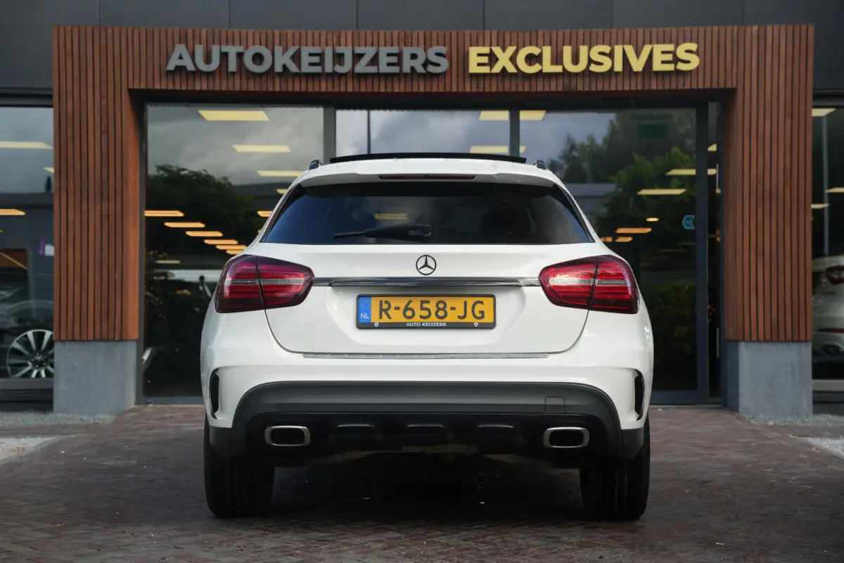 200 Premium Plus AMG Panoramadak Carplay Leer/Alcantara Cruise Clima