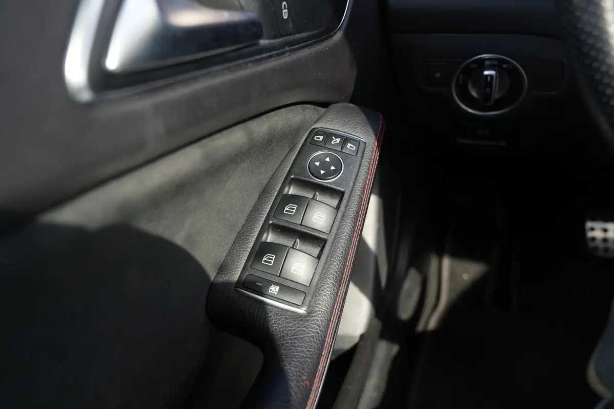 200 Premium Plus AMG Panoramadak Carplay Leer/Alcantara Cruise Clima