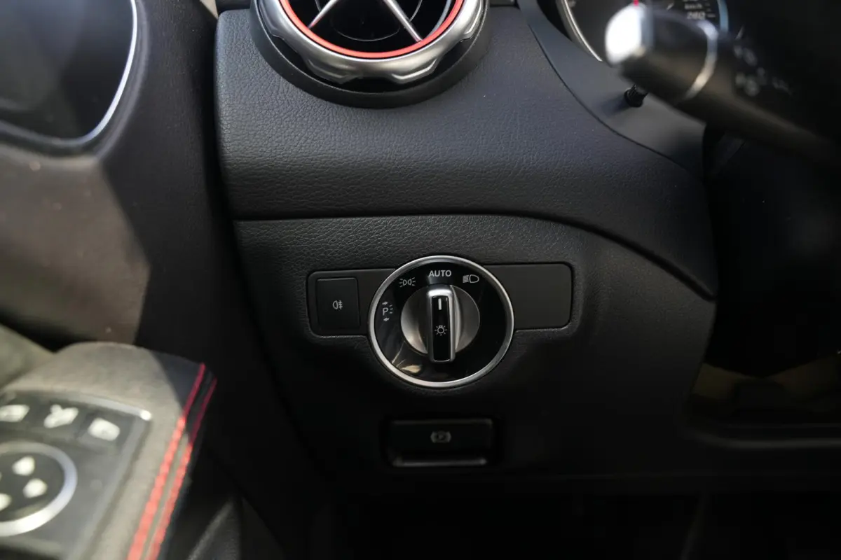 200 Premium Plus AMG Panoramadak Carplay Leer/Alcantara Cruise Clima