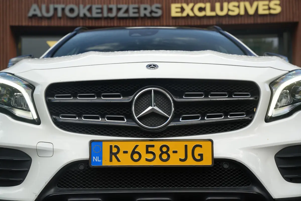200 Premium Plus AMG Panoramadak Carplay Leer/Alcantara Cruise Clima