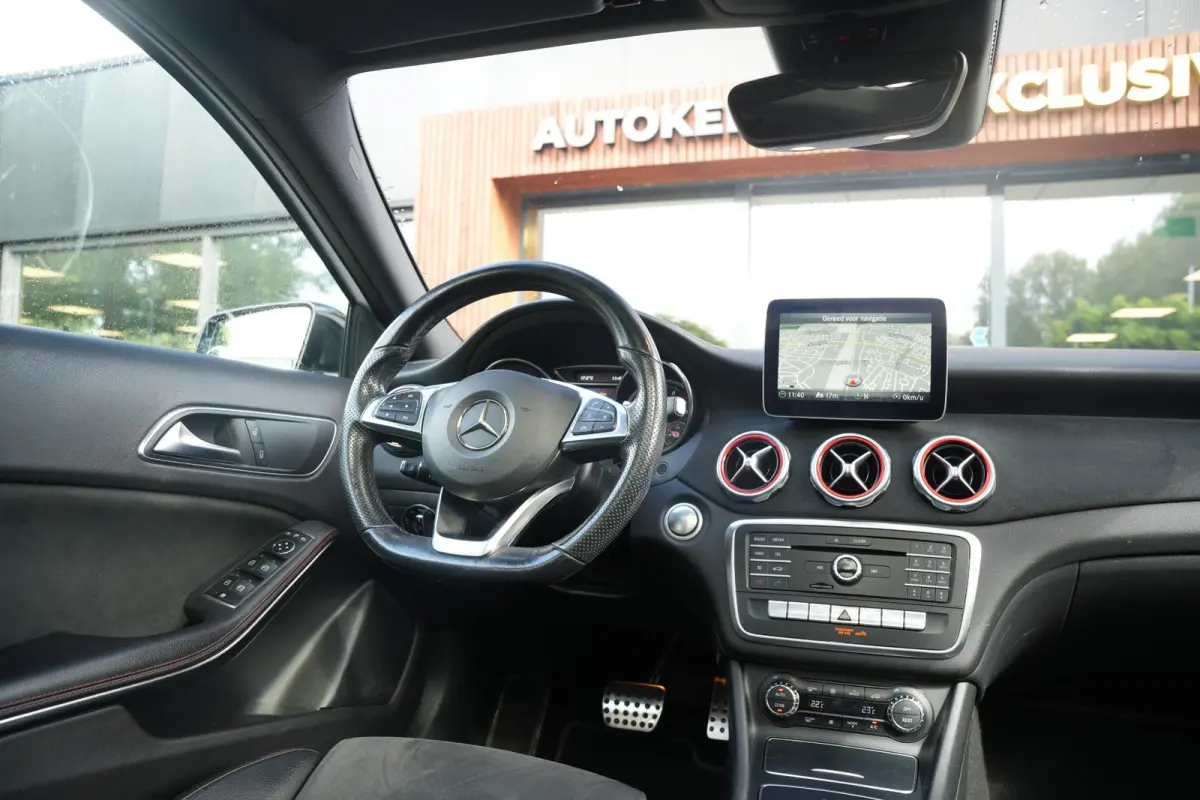 200 Premium Plus AMG Panoramadak Carplay Leer/Alcantara Cruise Clima