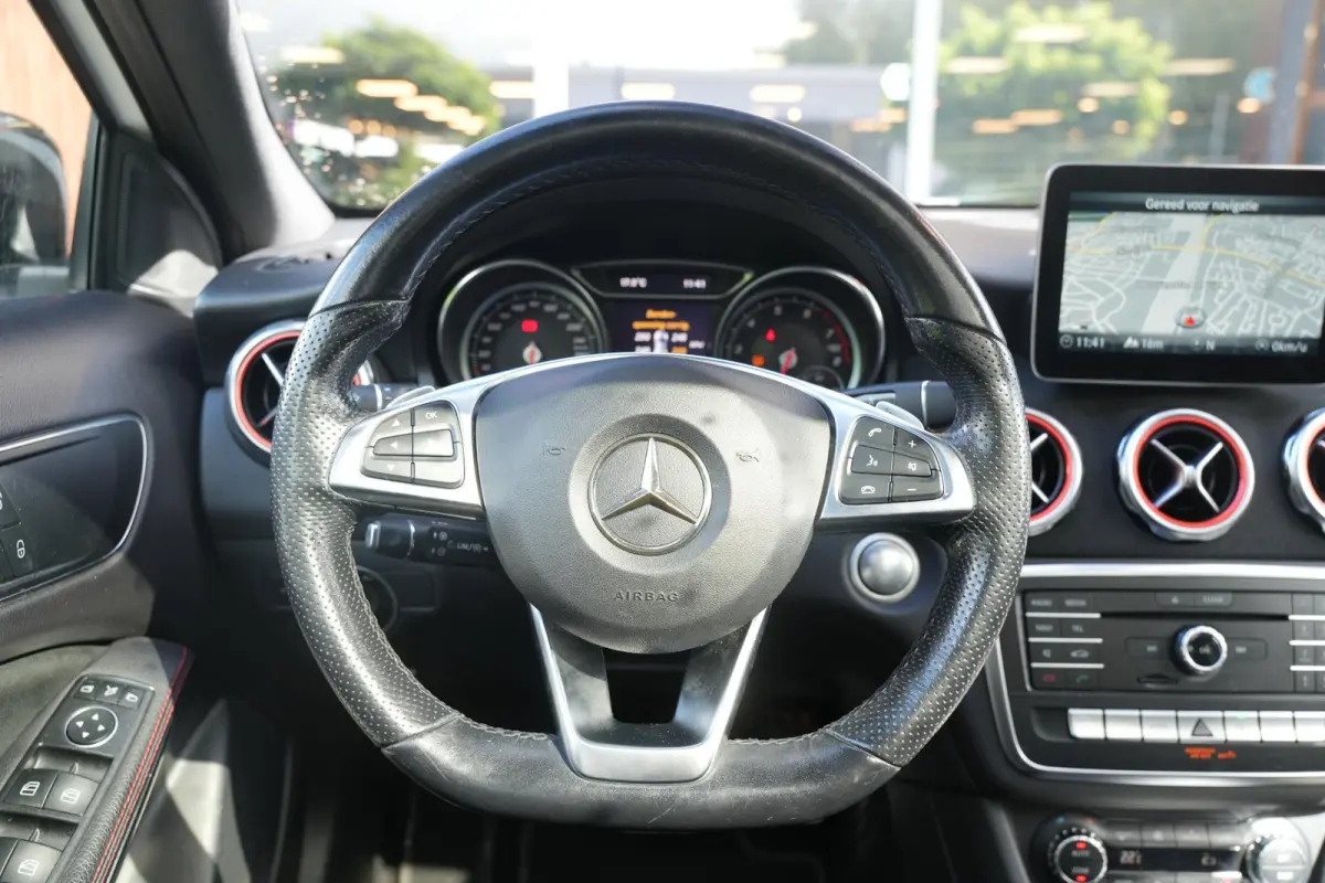 200 Premium Plus AMG Panoramadak Carplay Leer/Alcantara Cruise Clima