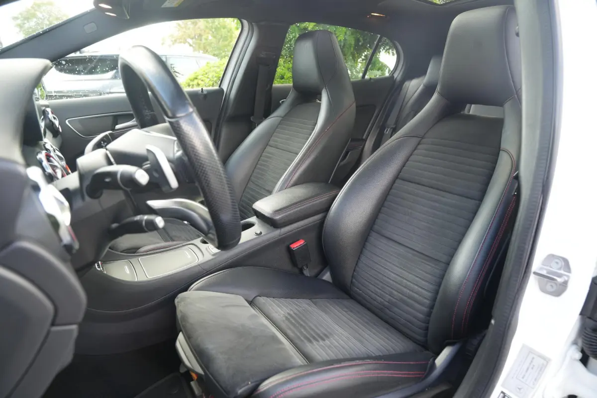 200 Premium Plus AMG Panoramadak Carplay Leer/Alcantara Cruise Clima