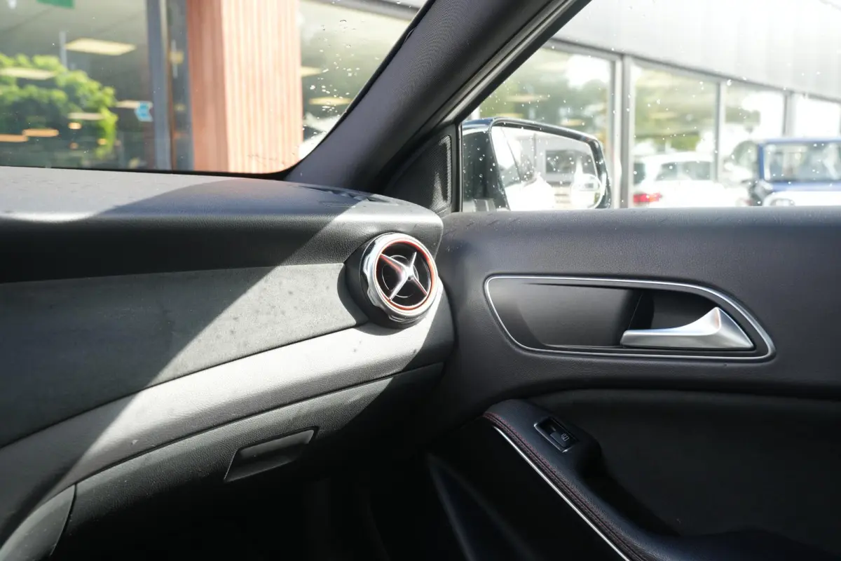 200 Premium Plus AMG Panoramadak Carplay Leer/Alcantara Cruise Clima