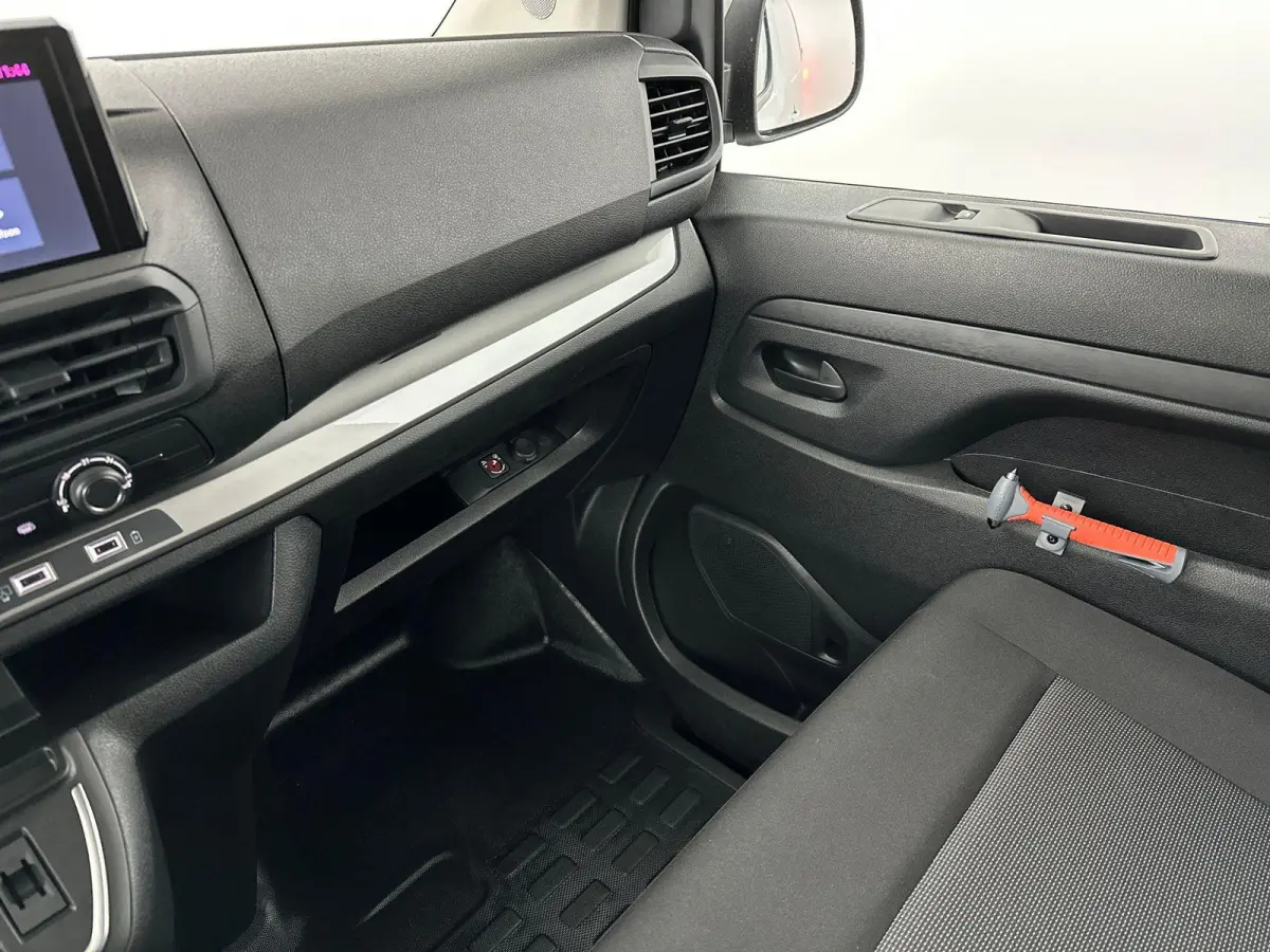 2.0 Diesel 145 S&S L3 | DEMONSTRATIEMODEL | Trekhaak | 3 zitplaatsen | Cruise Control | Apple Carplay&Android Auto | PDC | 2 + 6 jaar Speciale Garantie!