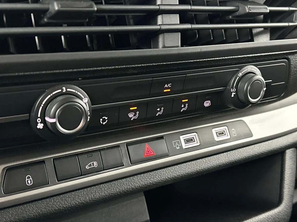 2.0 Diesel 145 S&S L3 | DEMONSTRATIEMODEL | Trekhaak | 3 zitplaatsen | Cruise Control | Apple Carplay&Android Auto | PDC | 2 + 6 jaar Speciale Garantie!