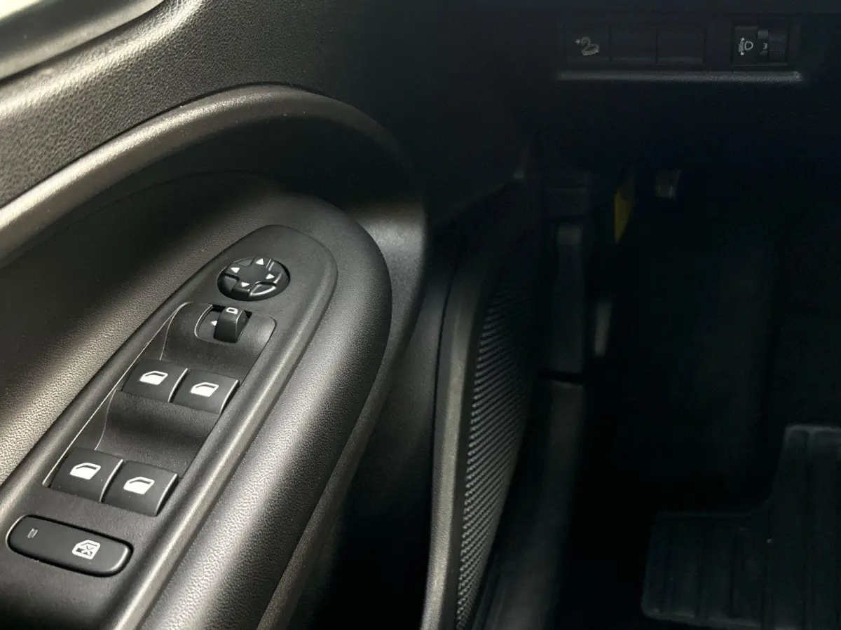1.2 e-Hybrid Altitude | Camera | Climate control | Apple Carplay/Android Auto