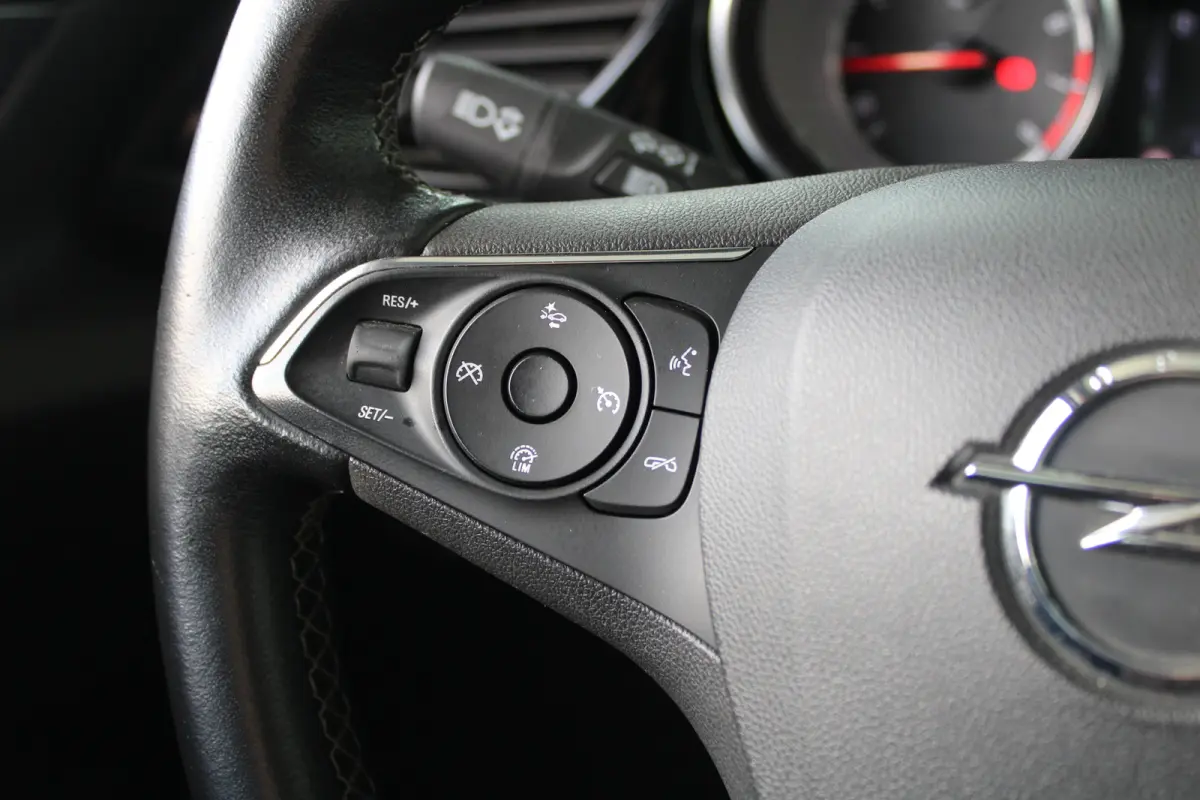 1.5 Turbo Innovation | Trekhaak | Matrix LED | Navigatiesysteem | Keyless entry & start |