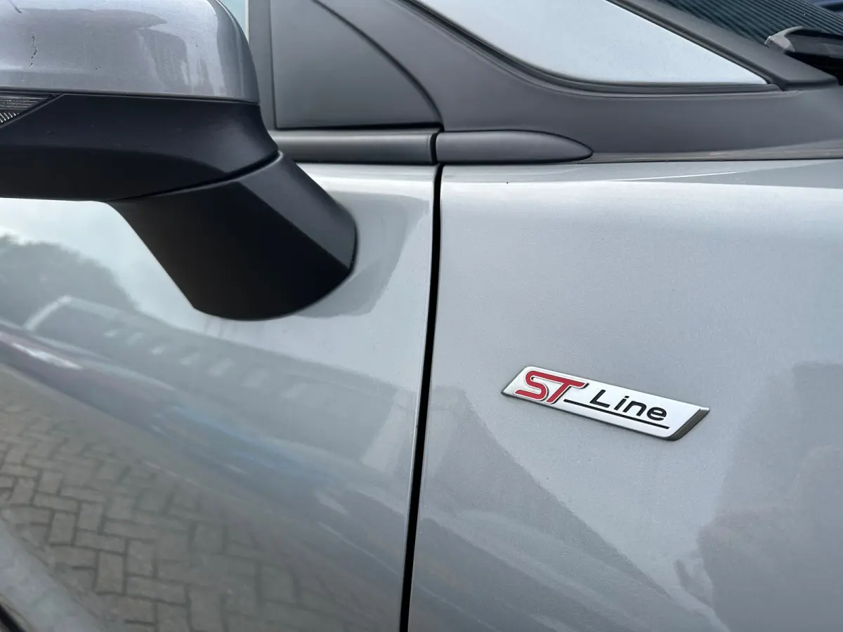 1.0 EcoBoost ST-Line | Carplay | Navigatie | Stoel/Stuurverwarming | Climate Control | Adaptieve Cruise | Achterbank in delen neerklapbaar | Achteruitrijcamera | Airco (automatisch)