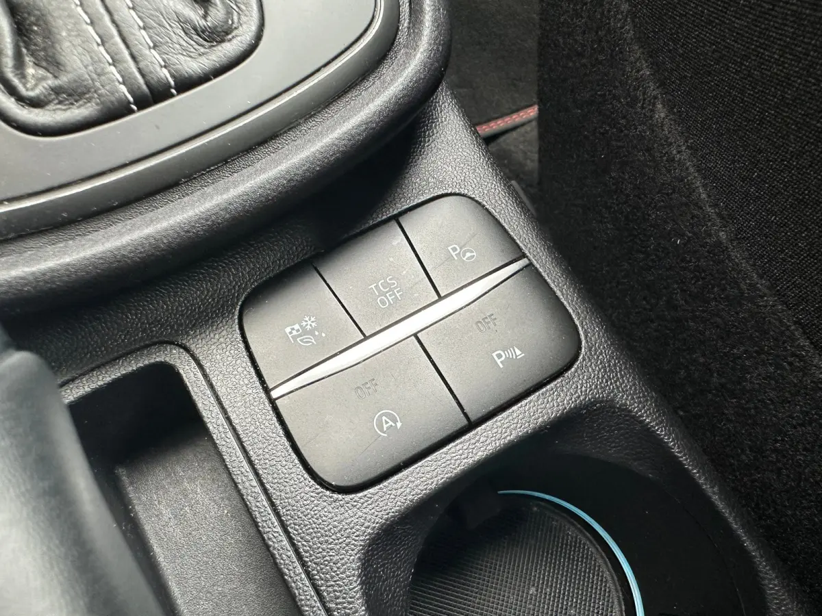 1.0 EcoBoost ST-Line | Carplay | Navigatie | Stoel/Stuurverwarming | Climate Control | Adaptieve Cruise | Achterbank in delen neerklapbaar | Achteruitrijcamera | Airco (automatisch)
