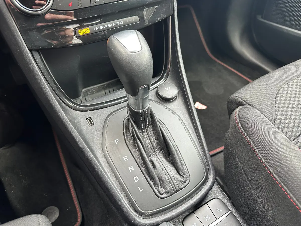 1.0 EcoBoost ST-Line | Carplay | Navigatie | Stoel/Stuurverwarming | Climate Control | Adaptieve Cruise | Achterbank in delen neerklapbaar | Achteruitrijcamera | Airco (automatisch)