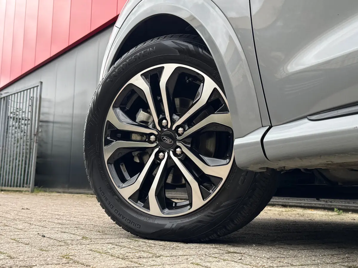 1.0 EcoBoost ST-Line | Apple Carplay / Android Auto | Navigatie | Stoel/Stuurverwarming | Climate Control | Adaptieve Cruise Control | Achterbank in delen neerklapbaar | Achteruitrijcamera |