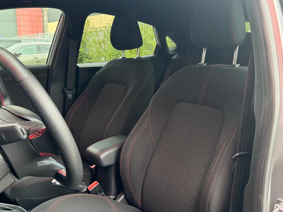 1.0 EcoBoost ST-Line | Apple Carplay / Android Auto | Navigatie | Stoel/Stuurverwarming | Climate Control | Adaptieve Cruise Control | Achterbank in delen neerklapbaar | Achteruitrijcamera |