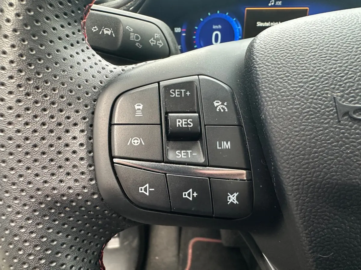1.0 EcoBoost ST-Line | Carplay | Navigatie | Stoel/Stuurverwarming | Climate Control | Adaptieve Cruise | Achterbank in delen neerklapbaar | Achteruitrijcamera | Airco (automatisch)