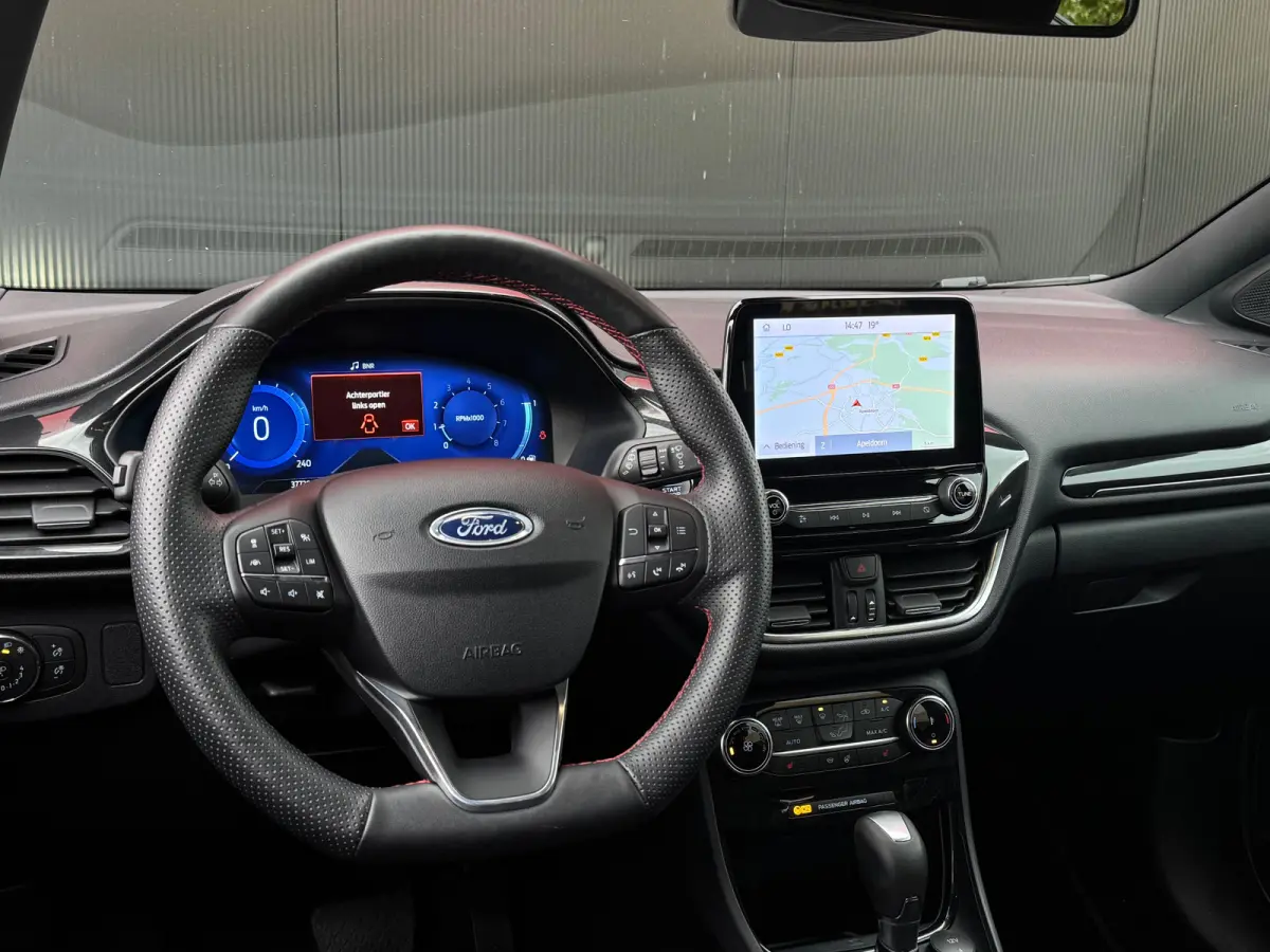 1.0 EcoBoost ST-Line | Apple Carplay / Android Auto | Navigatie | Stoel/Stuurverwarming | Climate Control | Adaptieve Cruise Control | Achterbank in delen neerklapbaar | Achteruitrijcamera |
