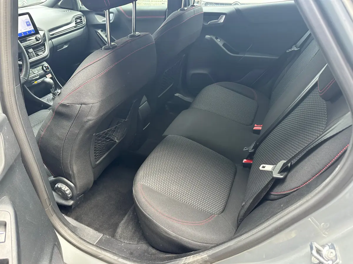 1.0 EcoBoost ST-Line | Carplay | Navigatie | Stoel/Stuurverwarming | Climate Control | Adaptieve Cruise | Achterbank in delen neerklapbaar | Achteruitrijcamera | Airco (automatisch)