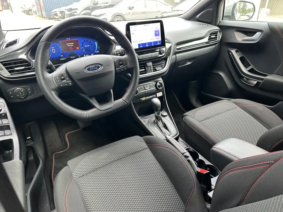 1.0 EcoBoost ST-Line | Carplay | Navigatie | Stoel/Stuurverwarming | Climate Control | Adaptieve Cruise | Achterbank in delen neerklapbaar | Achteruitrijcamera | Airco (automatisch)