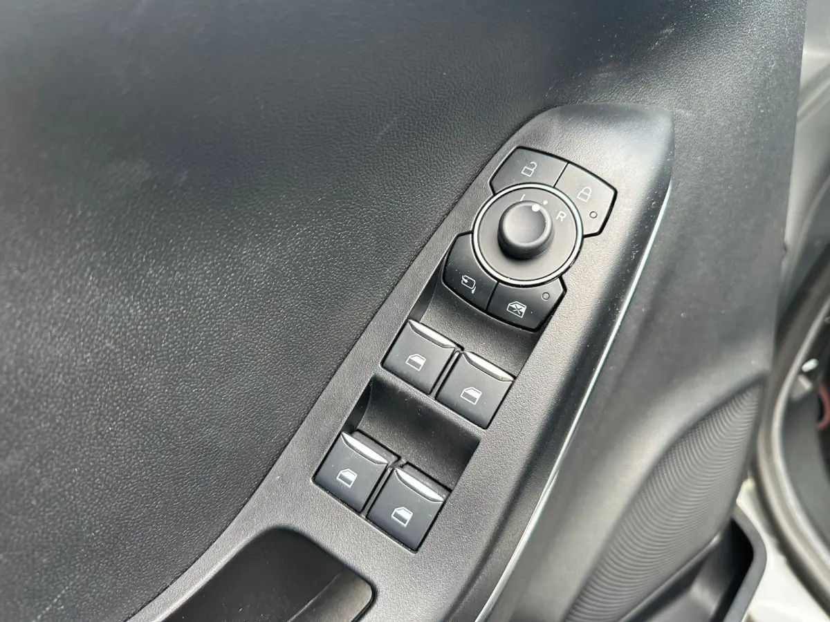 1.0 EcoBoost ST-Line | Carplay | Navigatie | Stoel/Stuurverwarming | Climate Control | Adaptieve Cruise | Achterbank in delen neerklapbaar | Achteruitrijcamera | Airco (automatisch)