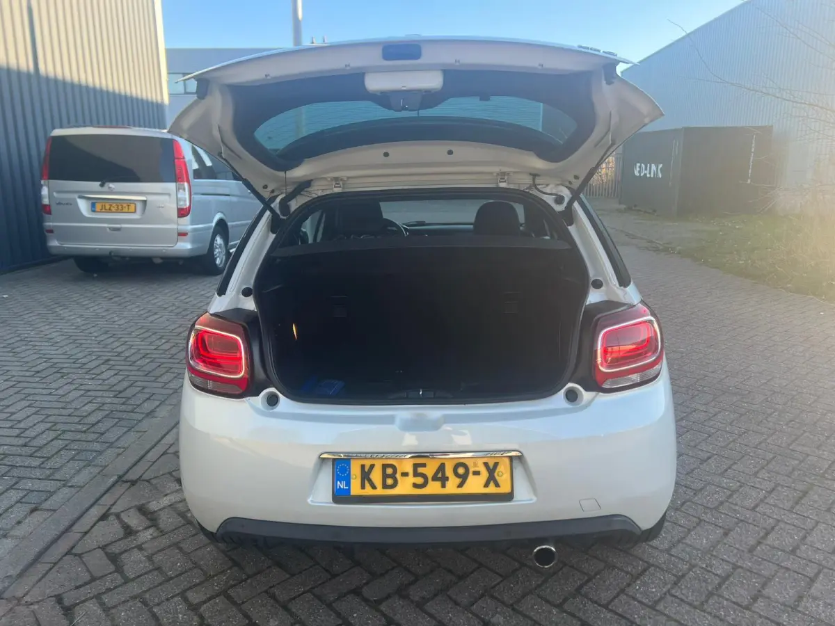 1.2 PureTech Sport Chic Automaat Leder Stoelverwarming Led Pdc Voor En Achter Navi Cruise Airco