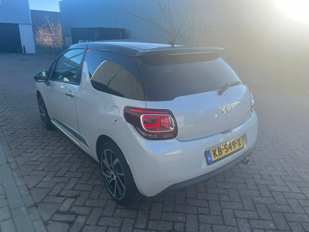 1.2 PureTech Sport Chic Automaat Leder Stoelverwarming Led Pdc Voor En Achter Navi Cruise Airco