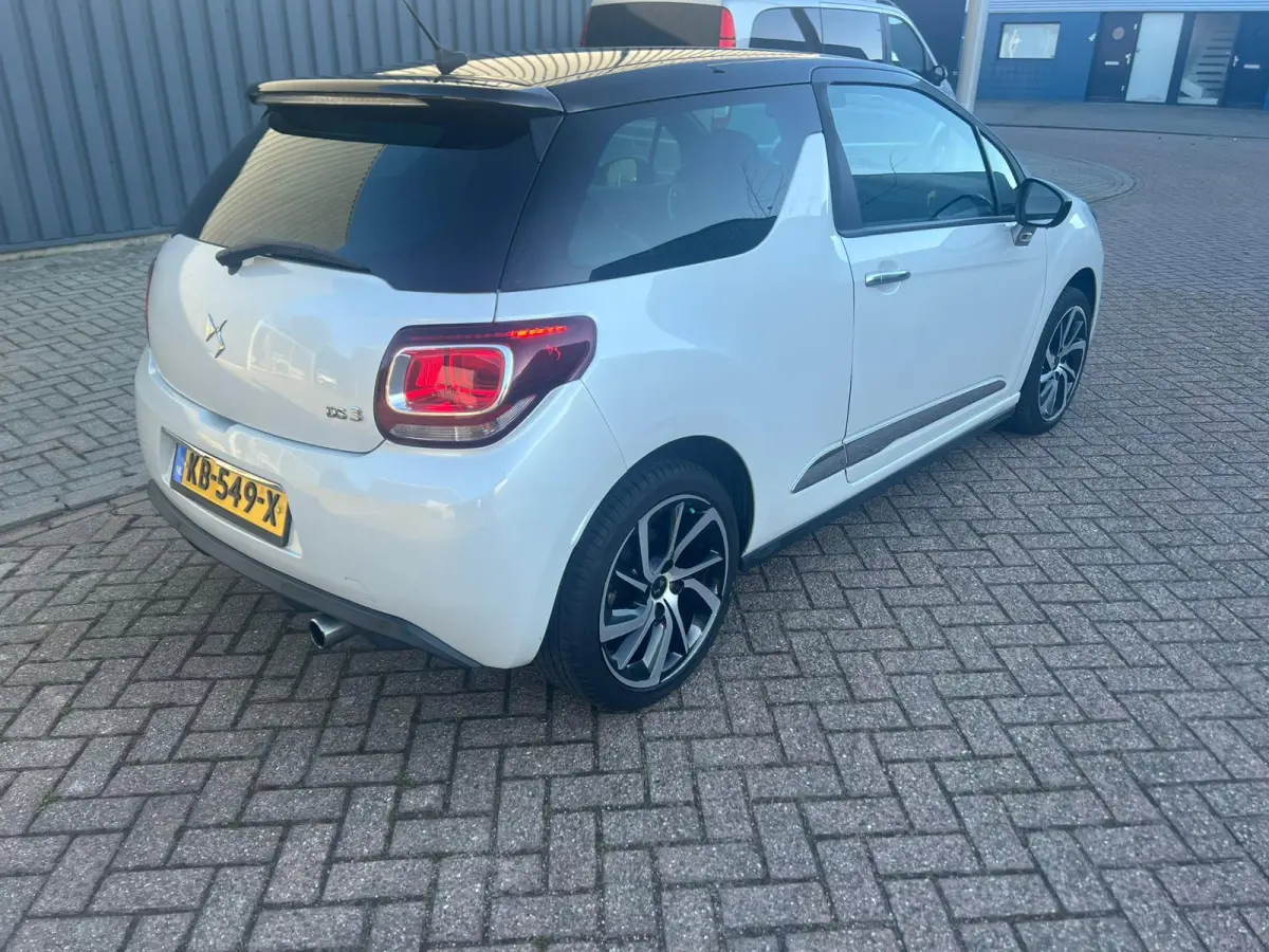 1.2 PureTech Sport Chic Automaat Leder Stoelverwarming Led Pdc Voor En Achter Navi Cruise Airco