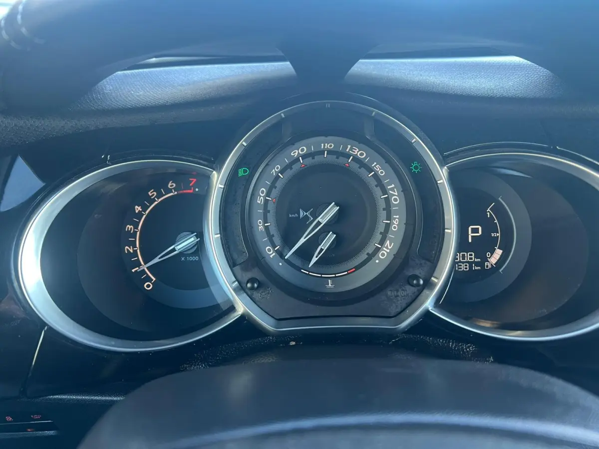 1.2 PureTech Sport Chic Automaat Leder Stoelverwarming Led Pdc Voor En Achter Navi Cruise Airco