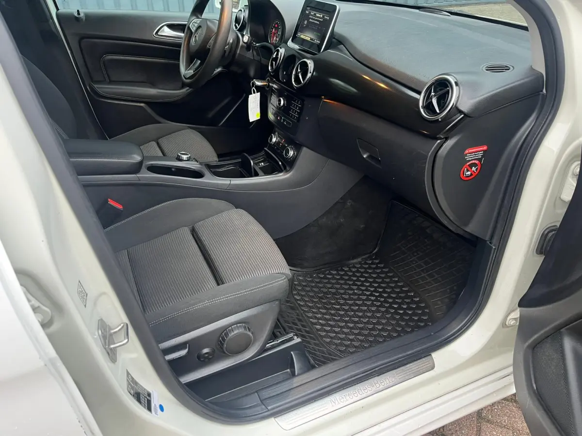 220 d Automaat Cruise Airco Pdc Voor En Achter 1e Eigenaar