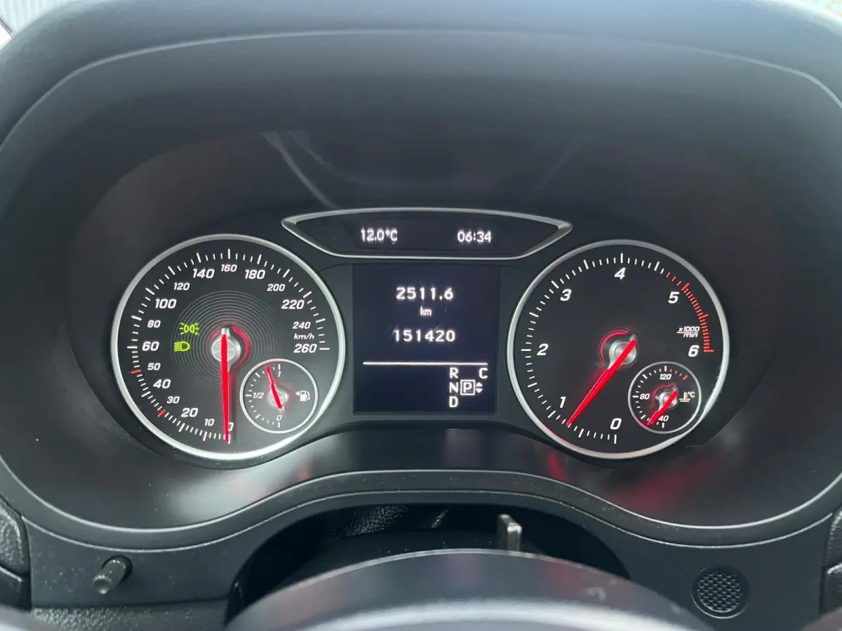 220 d Automaat Cruise Airco Pdc Voor En Achter 1e Eigenaar