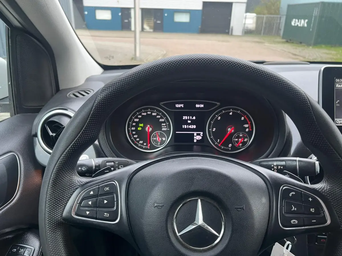 220 d Automaat Cruise Airco Pdc Voor En Achter 1e Eigenaar