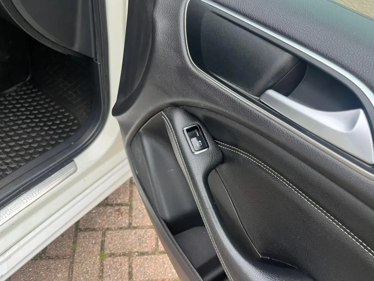 220 d Automaat Cruise Airco Pdc Voor En Achter 1e Eigenaar