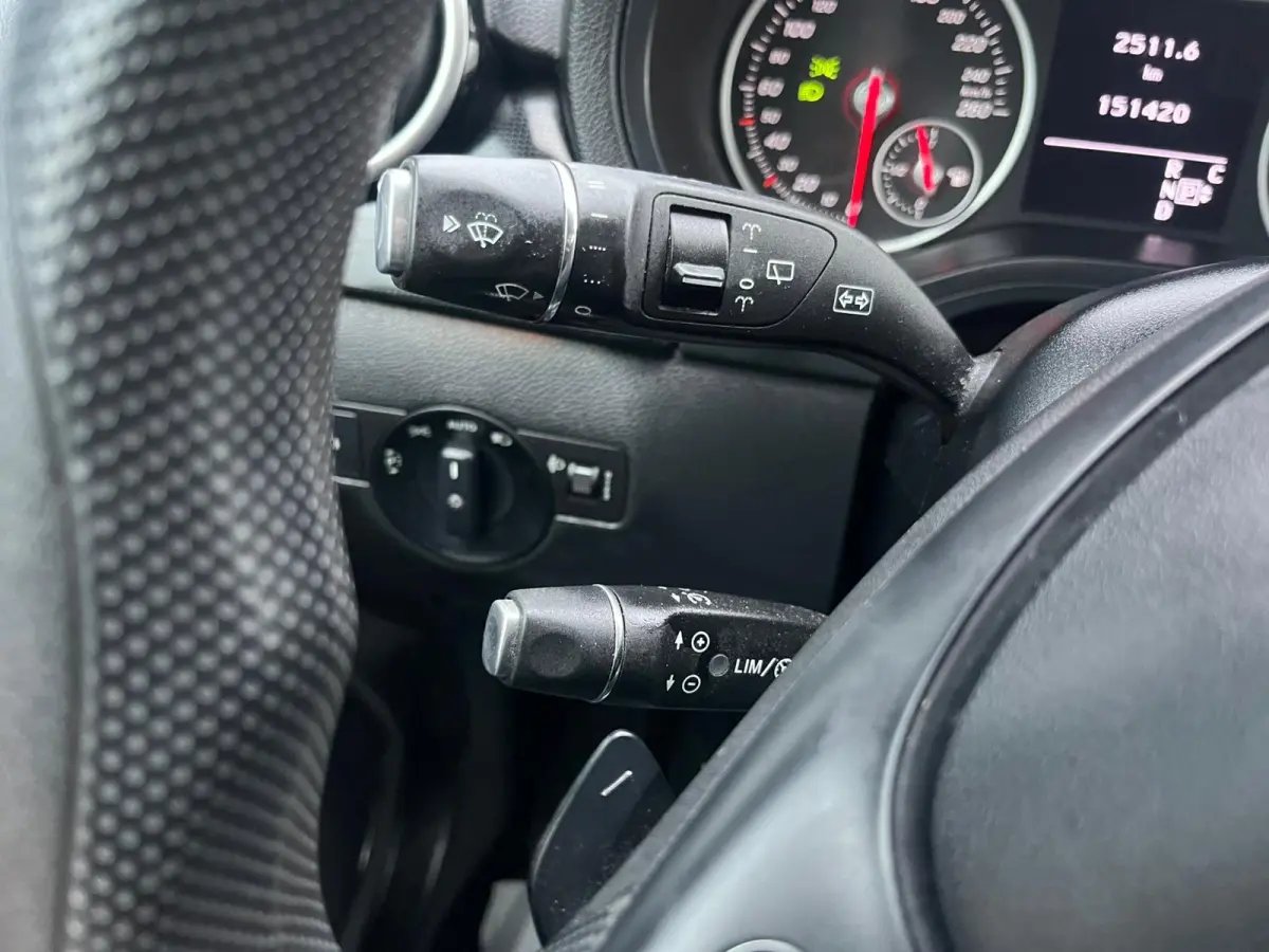 220 d Automaat Cruise Airco Pdc Voor En Achter 1e Eigenaar
