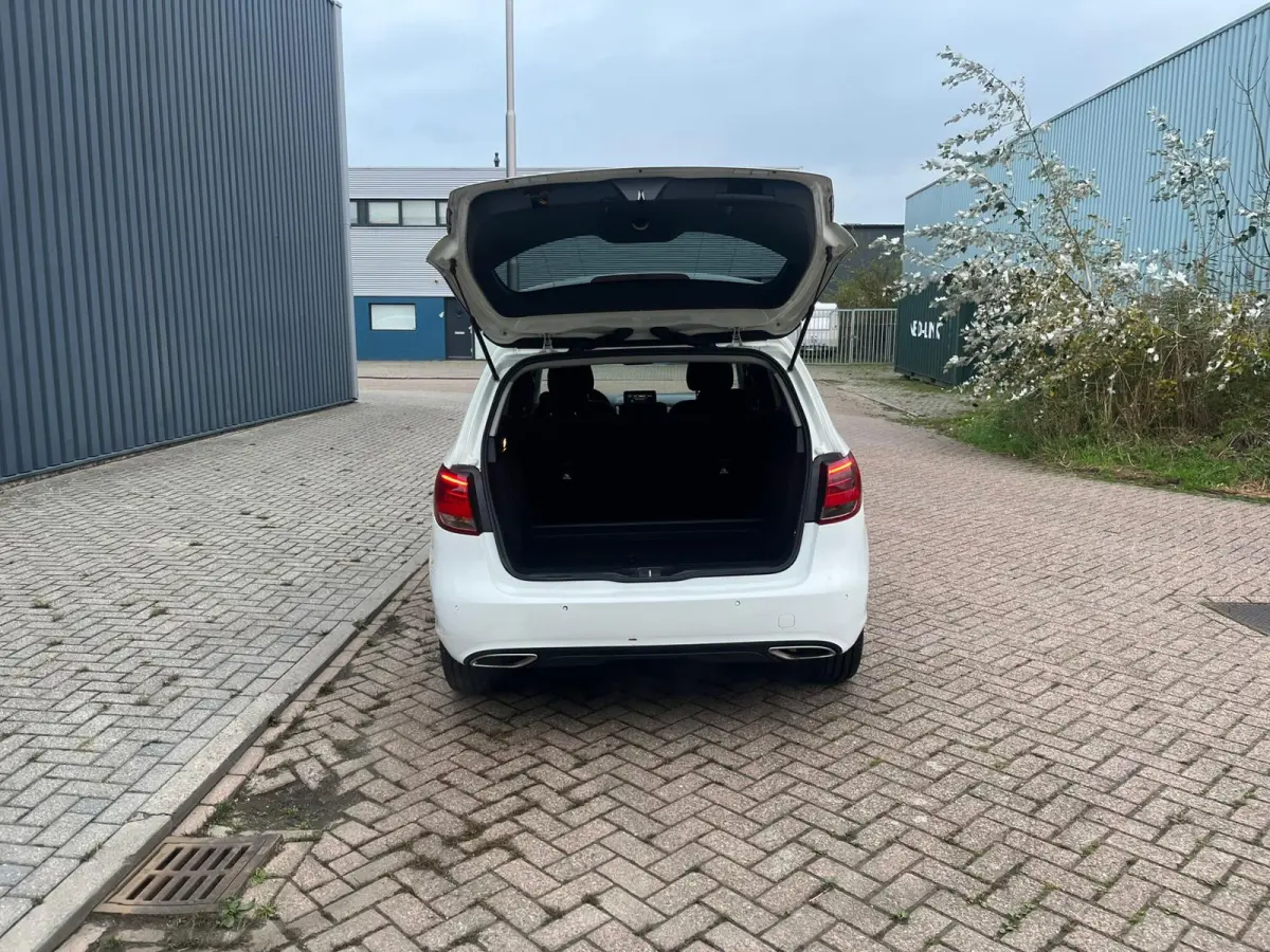 220 d Automaat Cruise Airco Pdc Voor En Achter 1e Eigenaar