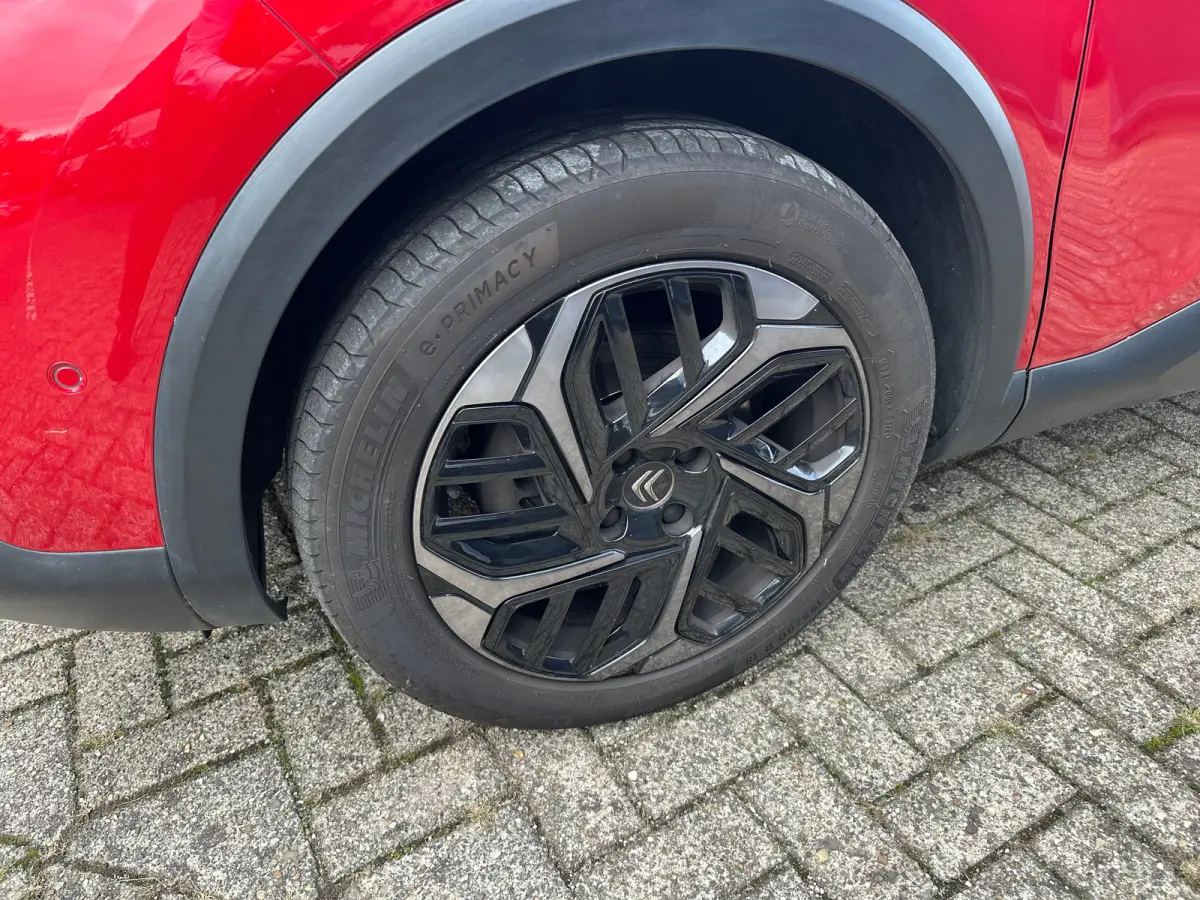 1.2 Puretech Feel Edition | Carplay | Camera | Navigatie | Head-up | Trekhaak | Adaptieve Cruise | Climate Control| | Achterbank in delen neerklapbaar | Achteruitrijcamera | Airco (automatis