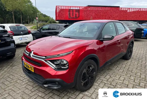 1.2 Puretech Feel Edition | Carplay | Camera | Navigatie | Head-up | Trekhaak | Adaptieve Cruise | Climate Control| | Achterbank in delen neerklapbaar | Achteruitrijcamera | Airco (automatis