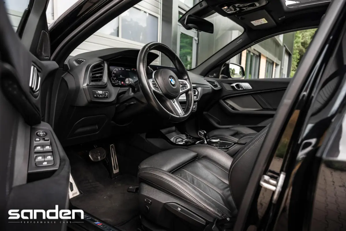 M135i xDrive M Sport|Pano|H/K|Sportstoel|HUD|LED