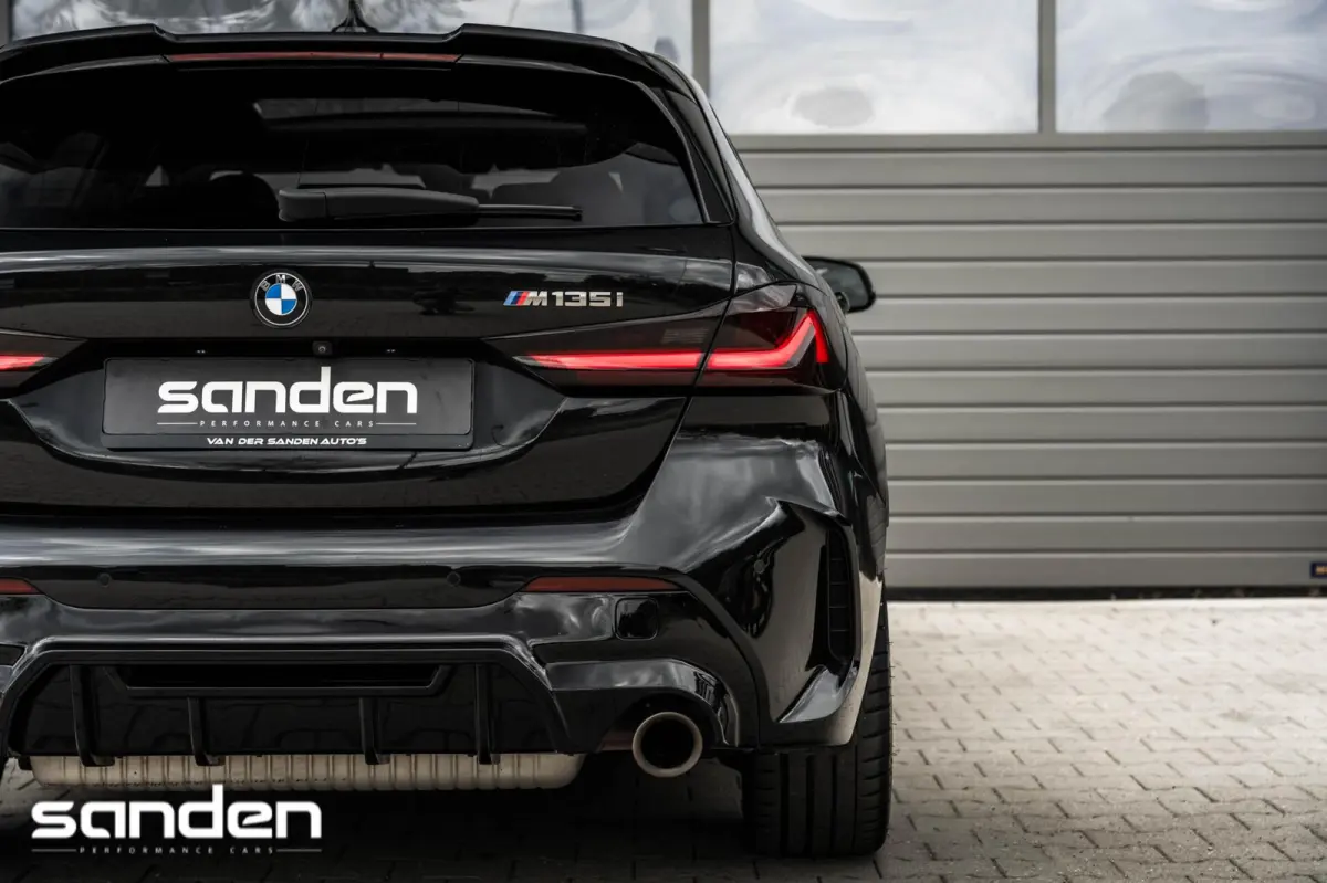 M135i xDrive M Sport|Pano|H/K|Sportstoel|HUD|LED