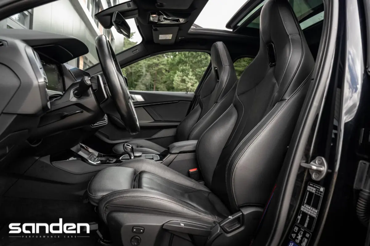 M135i xDrive M Sport|Pano|H/K|Sportstoel|HUD|LED