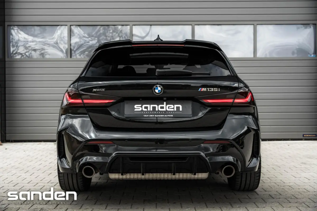 M135i xDrive M Sport|Pano|H/K|Sportstoel|HUD|LED