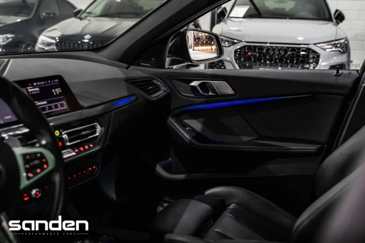 M135i xDrive M Sport|Pano|H/K|Sportstoel|HUD|LED