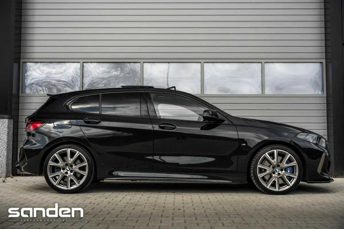 M135i xDrive M Sport|Pano|H/K|Sportstoel|HUD|LED