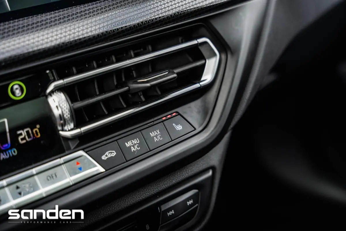 M135i xDrive M Sport|Pano|H/K|Sportstoel|HUD|LED