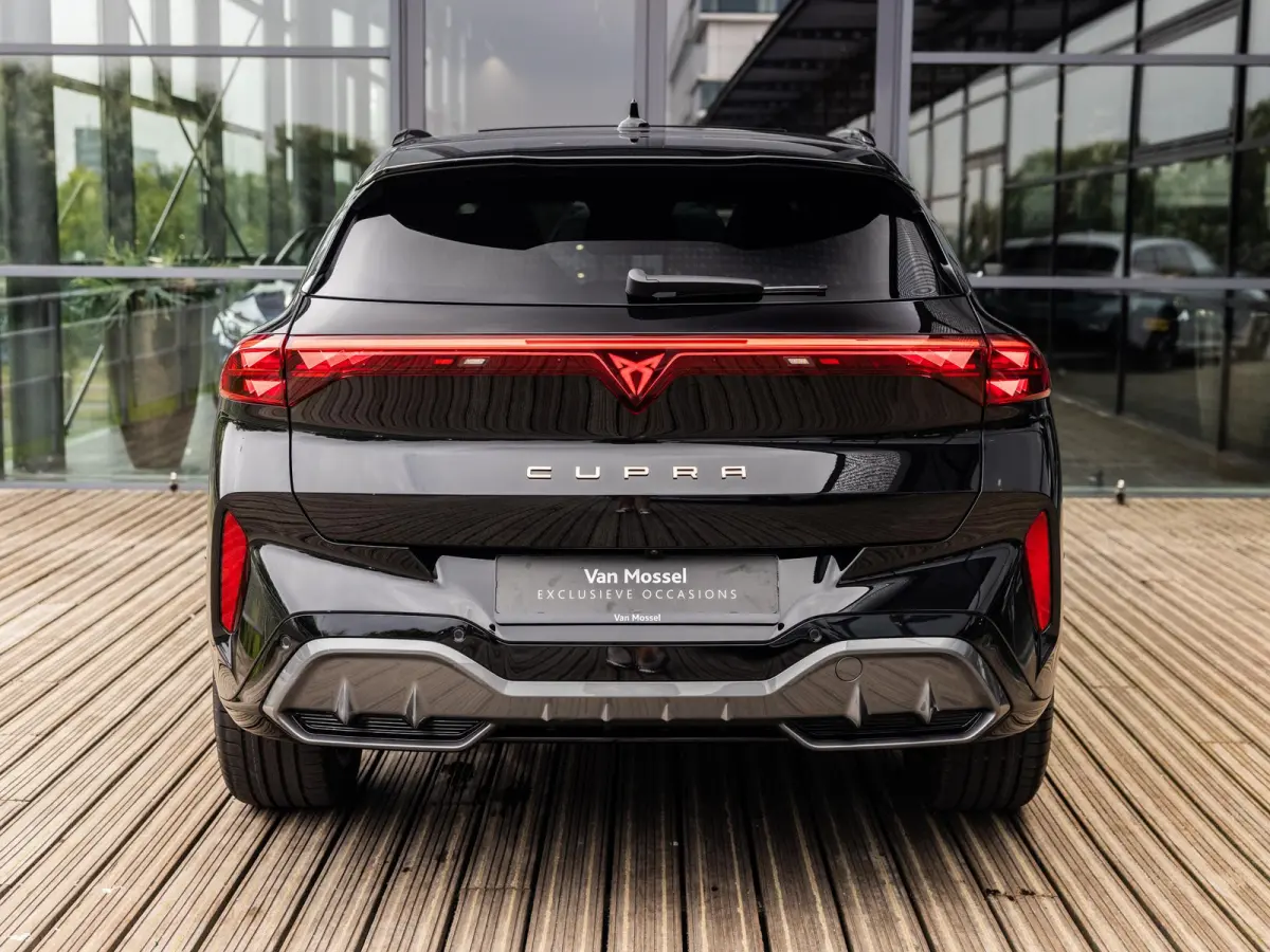 1.5 TSI e-Hybrid Essential | Nieuw | Panoramadak | Stoel-Stuurverwarming | Virtual Cockpit | Achteruitrijcamera | Half-Leder | Climate Control | 19" Lichtmetalen Velgen | BTW Auto |