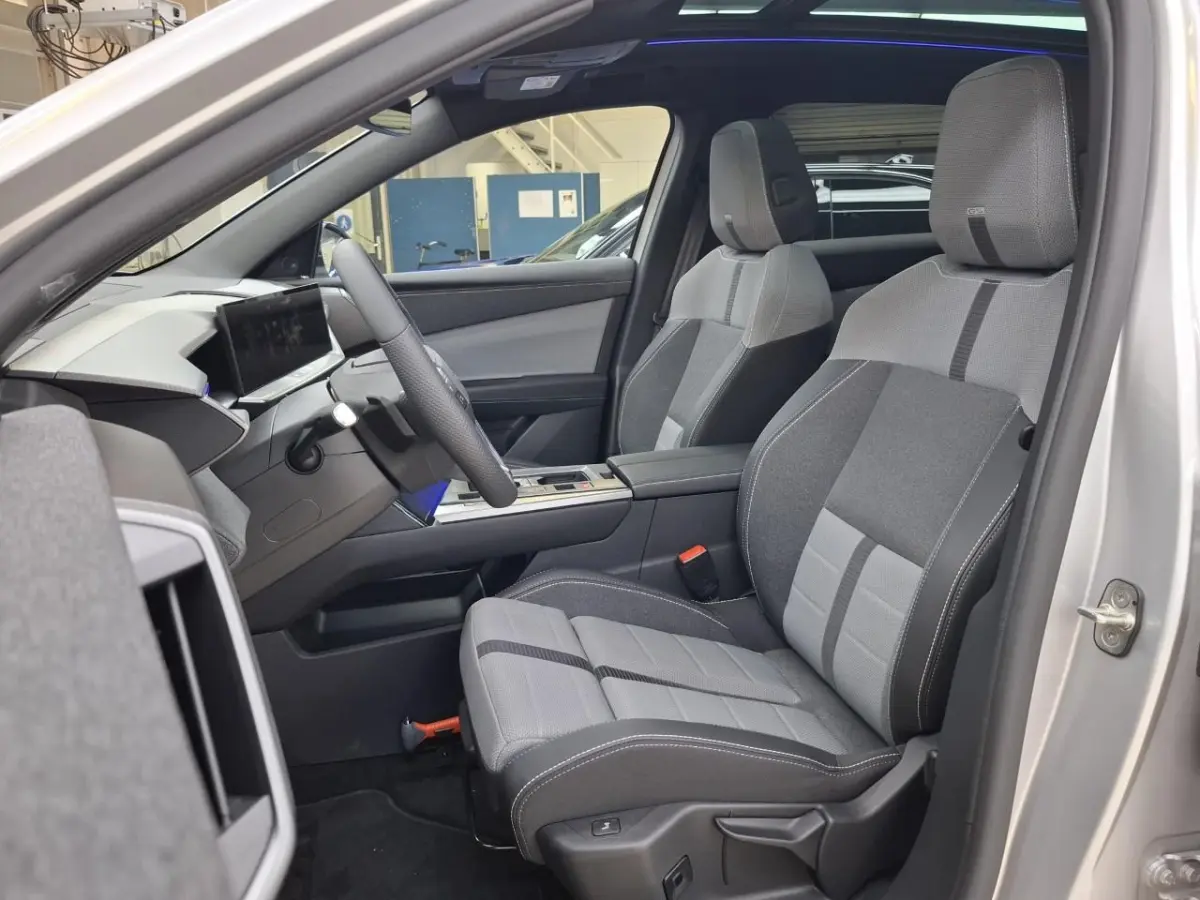 Business Edition 97 kWh LONG RANGE / 8 JAAR GARANTIE!! / SOH 100% / Navigatie / 360 Camera / Matrix LED / Panorama / Hi-Fi / Keyless / Parkeersensoren / Stuur -en Stoelverwarmd / Elektr. Ach