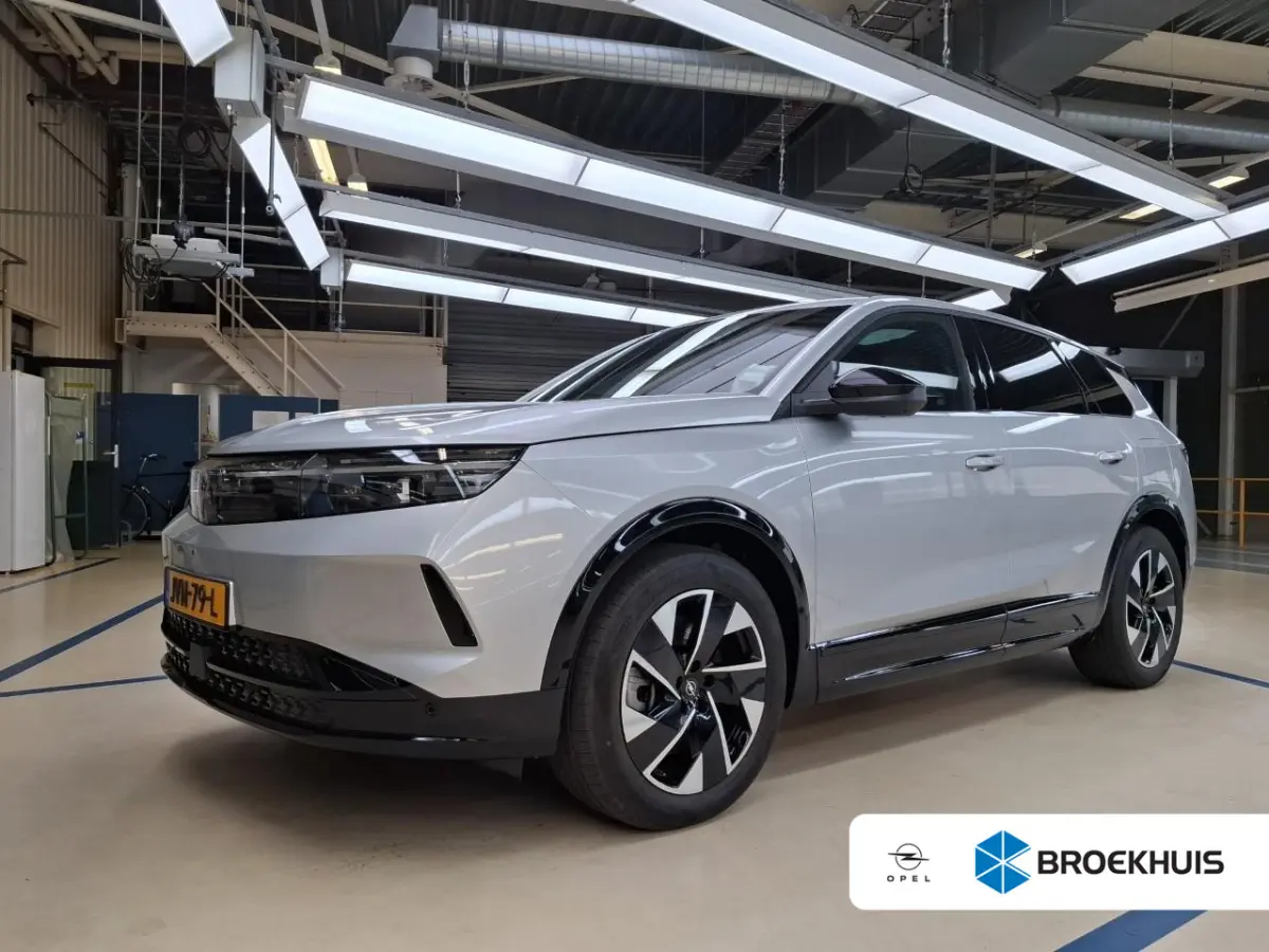 Business Edition 97 kWh LONG RANGE / 8 JAAR GARANTIE!! / SOH 100% / Navigatie / 360 Camera / Matrix LED / Panorama / Hi-Fi / Keyless / Parkeersensoren / Stuur -en Stoelverwarmd / Elektr. Ach