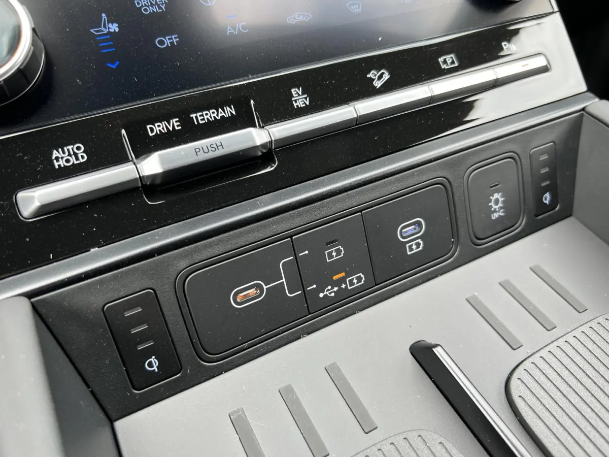 1.6 T-GDI PHEV Black Line 4WD 7p / Rijklaar incl. € 5.000,- korting voor € 66.143,- / 288 pk met 1700 KG trekvermogen / 20" / Leder zwart /