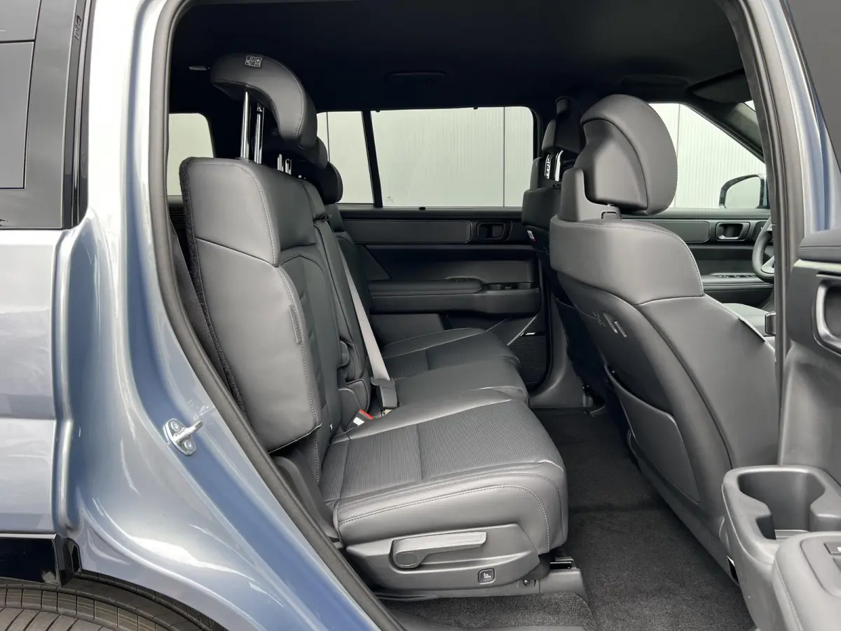 1.6 T-GDI PHEV Black Line 4WD 7p / Rijklaar incl. € 5.000,- korting voor € 66.143,- / 288 pk met 1700 KG trekvermogen / 20" / Leder zwart /
