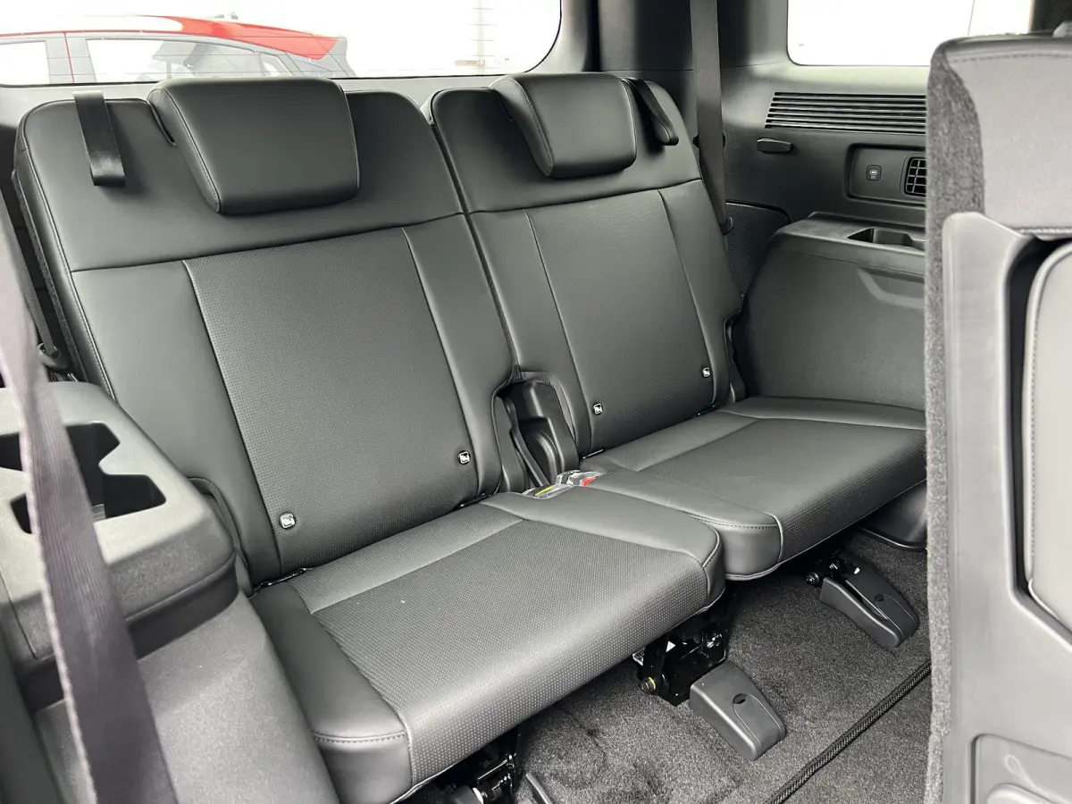 1.6 T-GDI PHEV Black Line 4WD 7p / Rijklaar incl. € 5.000,- korting voor € 66.143,- / 288 pk met 1700 KG trekvermogen / 20" / Leder zwart /