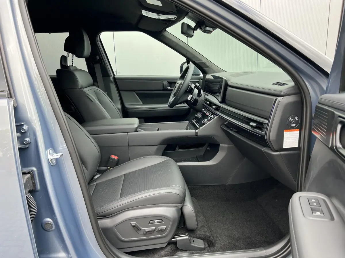 1.6 T-GDI PHEV Black Line 4WD 7p / Rijklaar incl. € 5.000,- korting voor € 66.143,- / 288 pk met 1700 KG trekvermogen / 20" / Leder zwart /